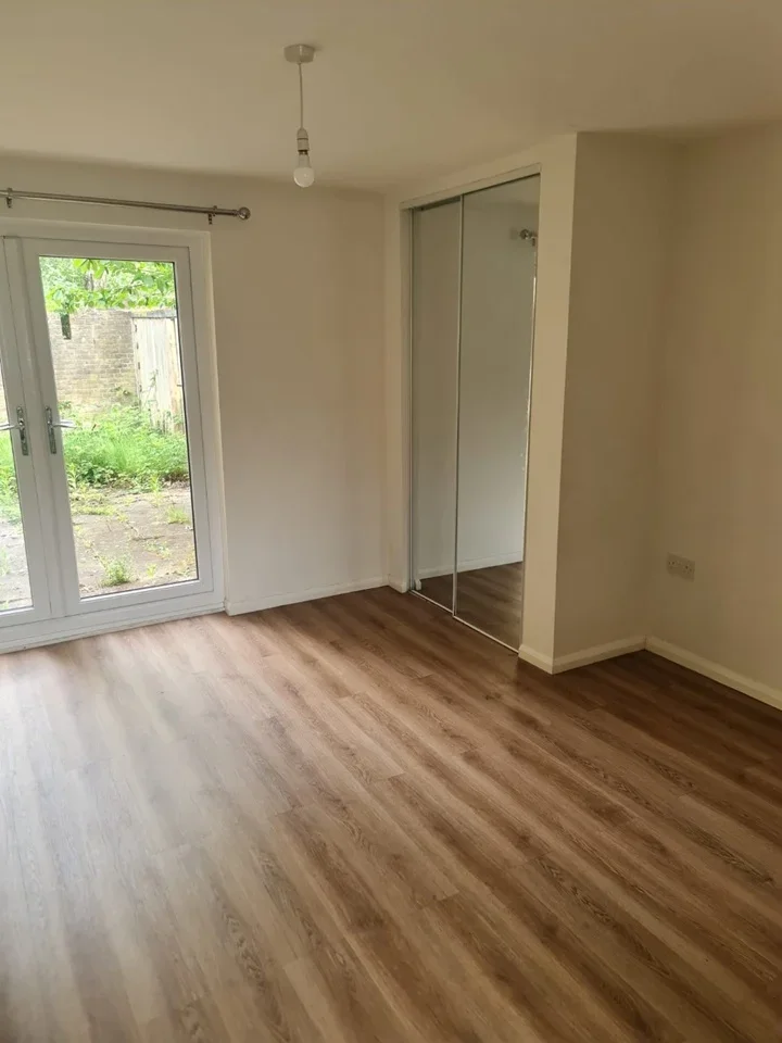Flat Hillberry in Bracknell