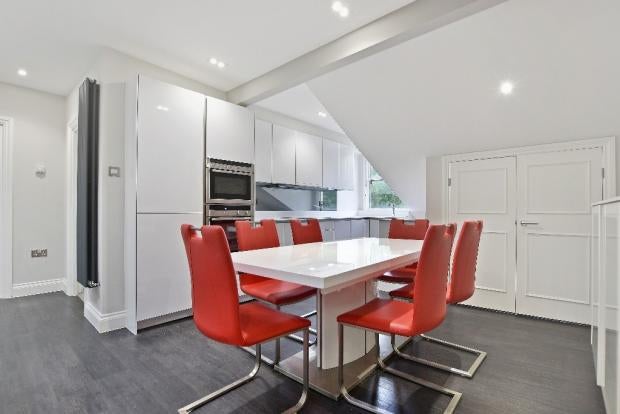 Flat Holland Park Avenue in Greater London