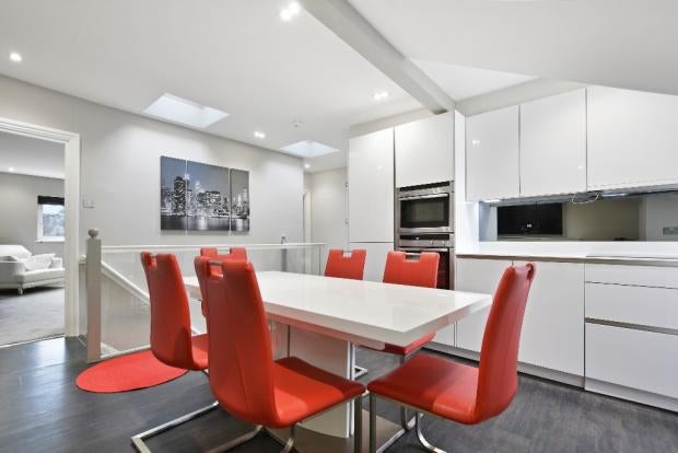 Flat Holland Park Avenue in Greater London