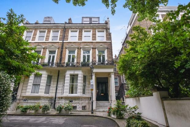 Flat Holland Park Avenue in Greater London