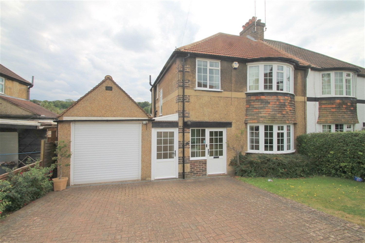 House Chipstead Valley Road in Greater London