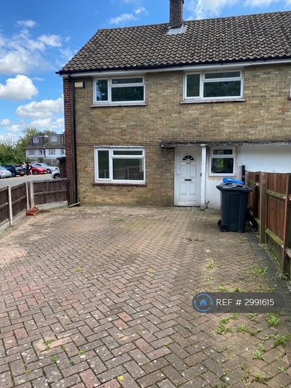 House Lodge Lane in Greater London