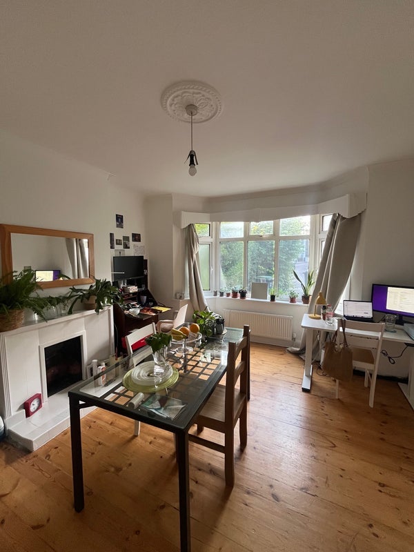Room Newnham Road in Greater London