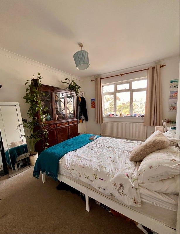 Room Newnham Road in Greater London