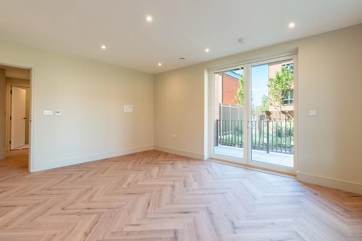 Flat Lapidge Drive in Greater London