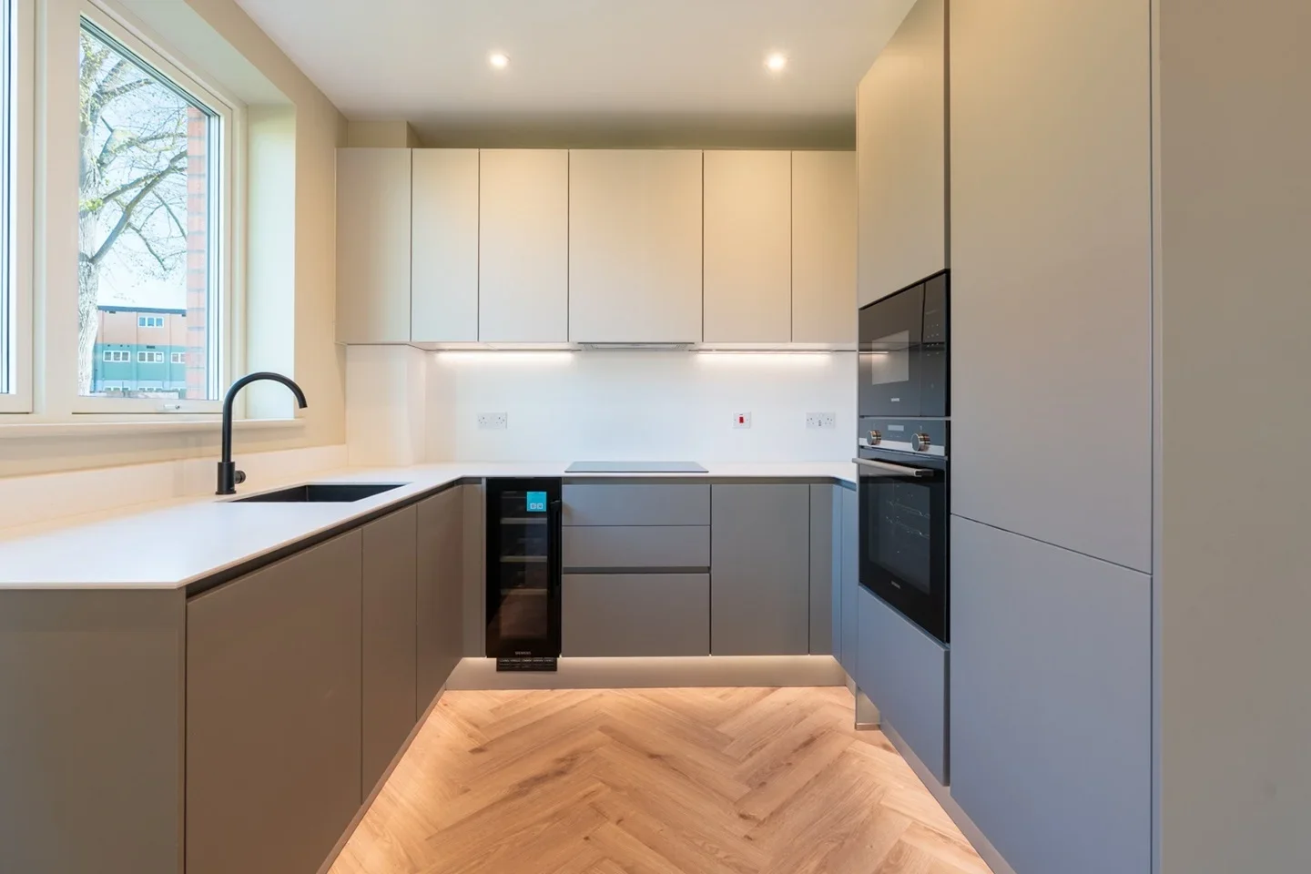 Flat Lapidge Drive in Greater London