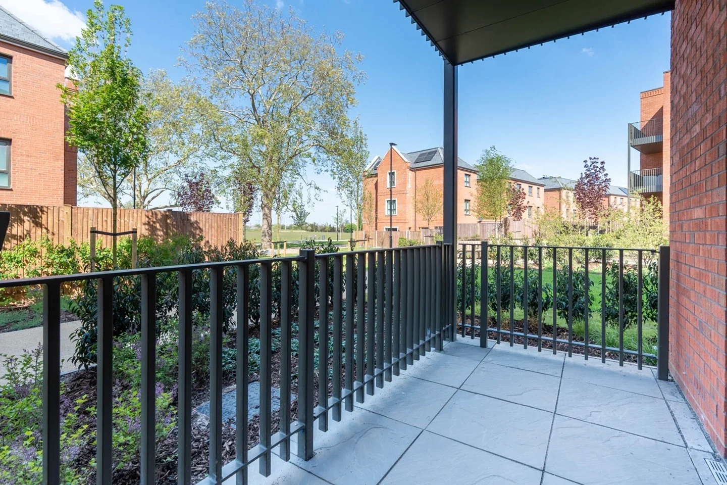 Flat Lapidge Drive in Greater London