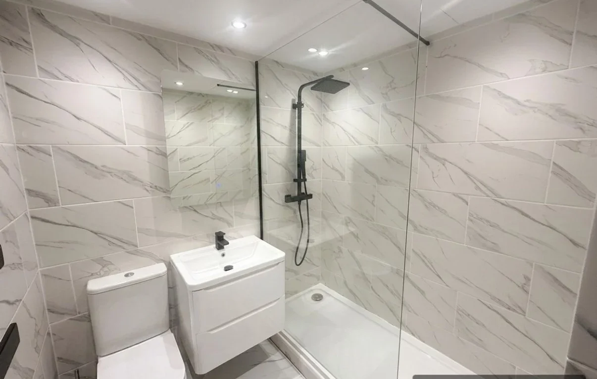 Flat Kersfield Road in Greater London