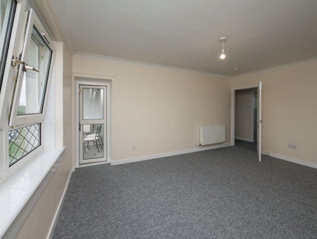Flat Hopeman Avenue in Glasgow