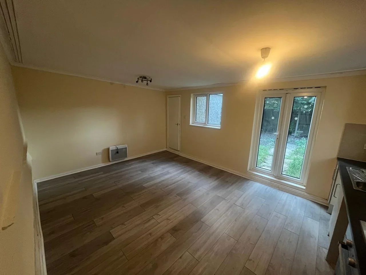 Room Selby Road in Greater London