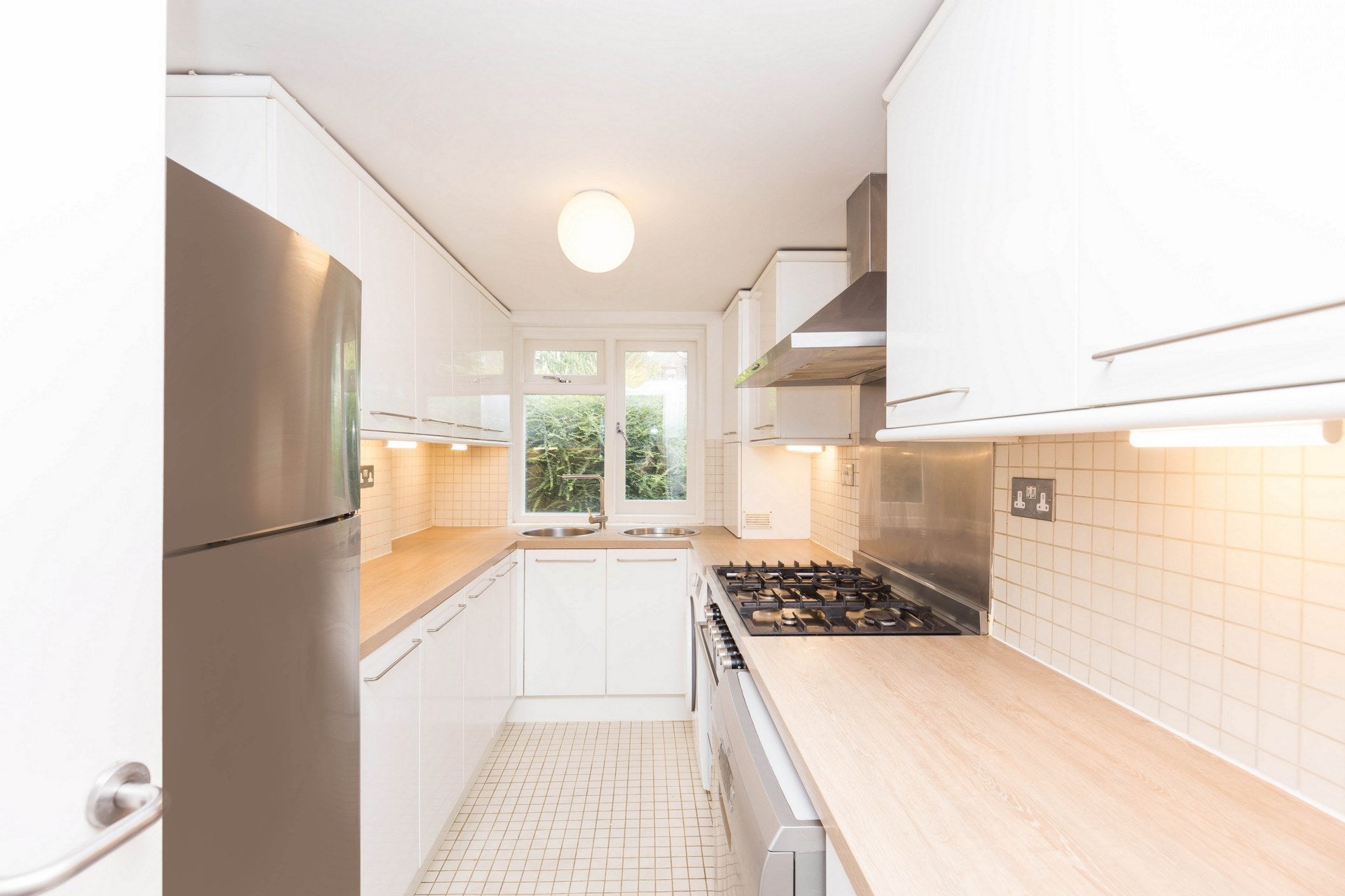 Flat Colvestone Crescent in Greater London
