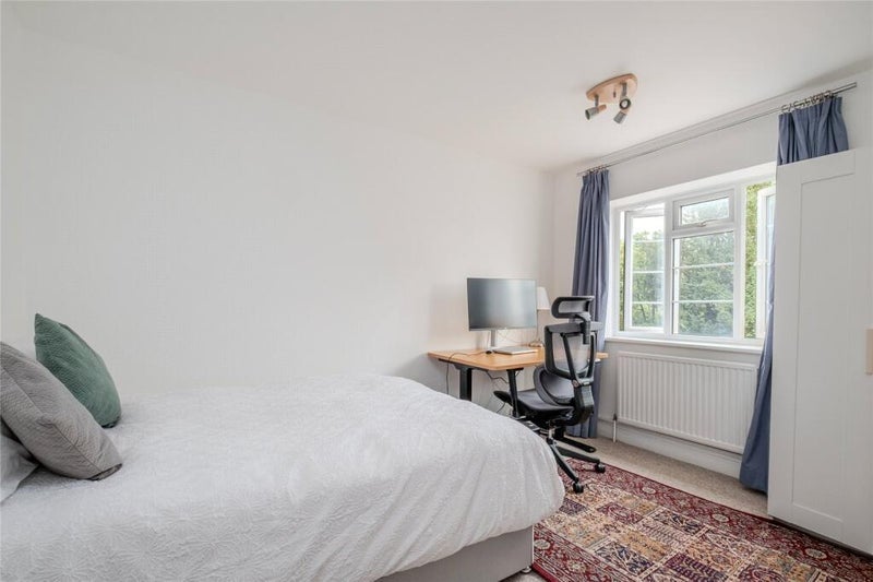 Room Streatham High Road in Greater London
