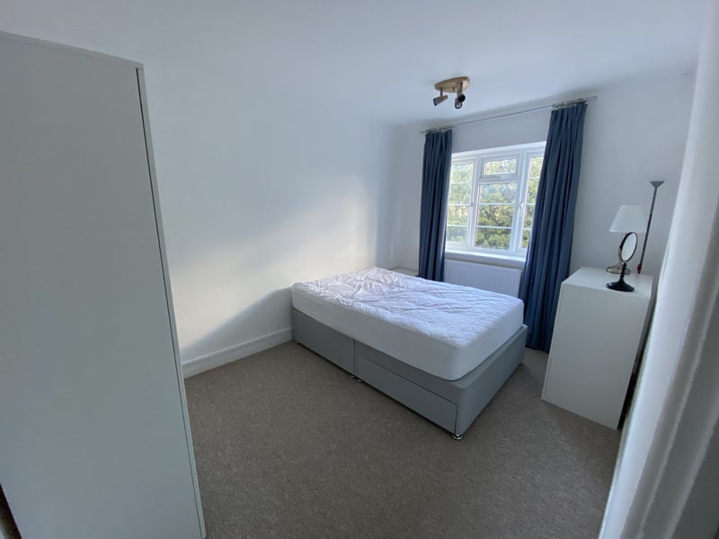 Room Streatham High Road in Greater London