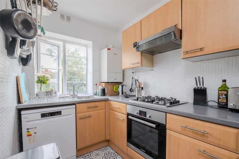 Room Streatham High Road in Greater London