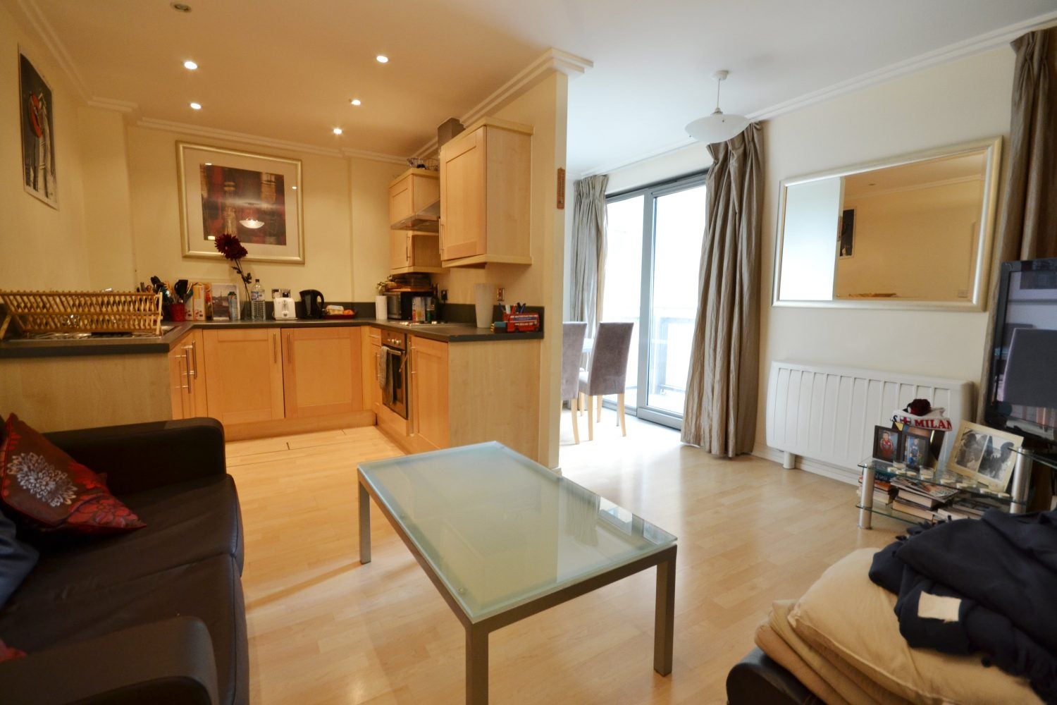 Flat Victoria Road in Greater London