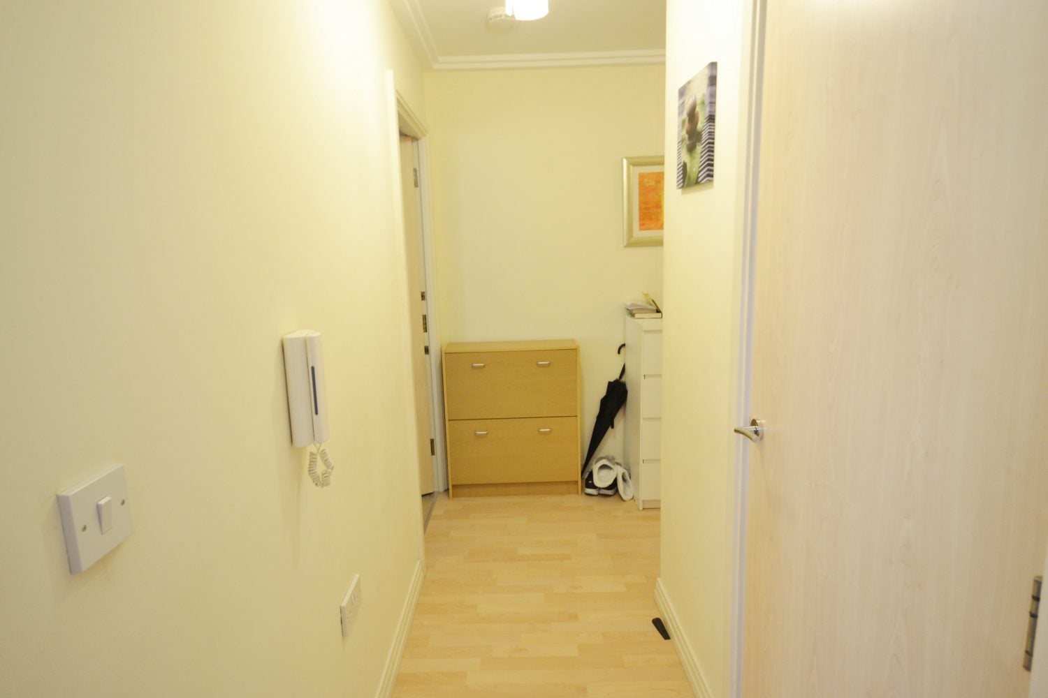 Flat Victoria Road in Greater London
