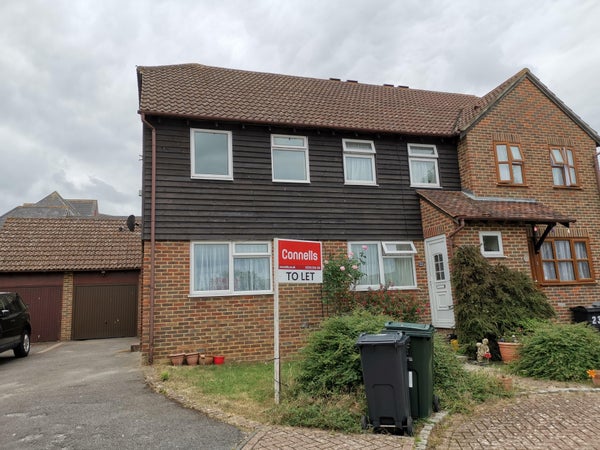 House Reedmace Close in Ashford