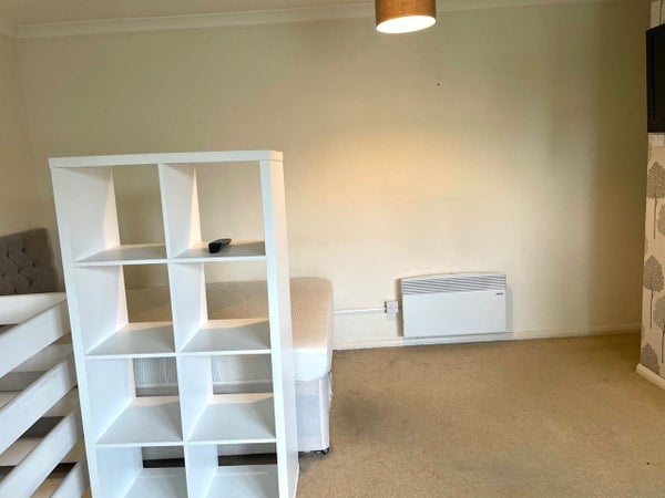 Flat Harborne Park Road in Birmingham