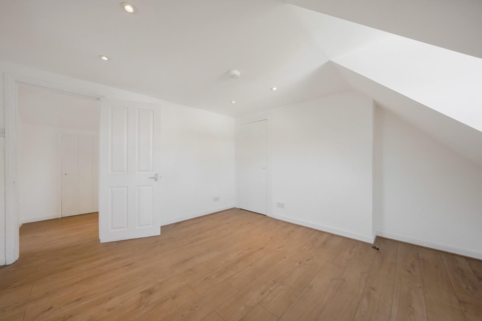Flat Prestige Way in Greater London