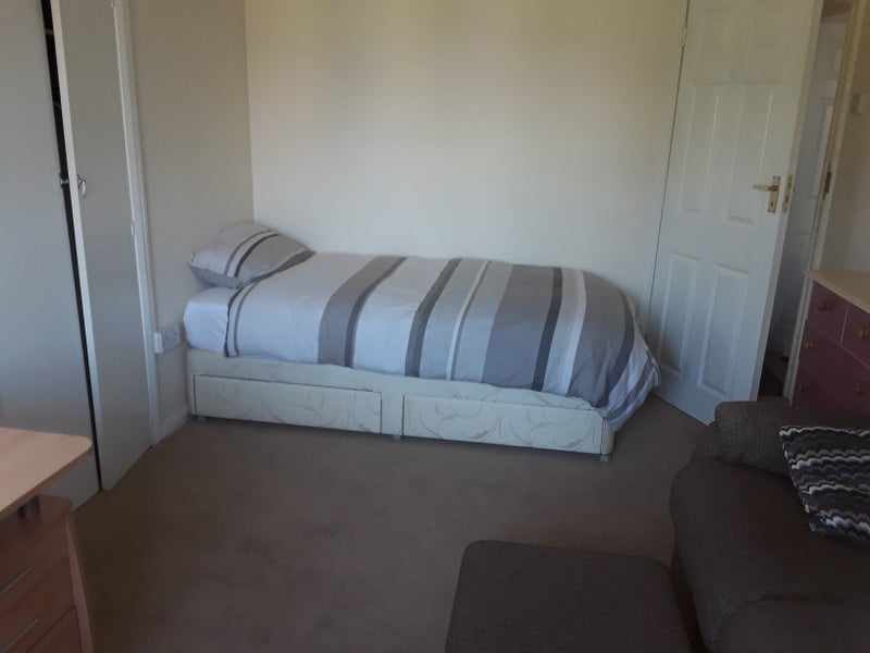 Room Whittington Road in Brentwood