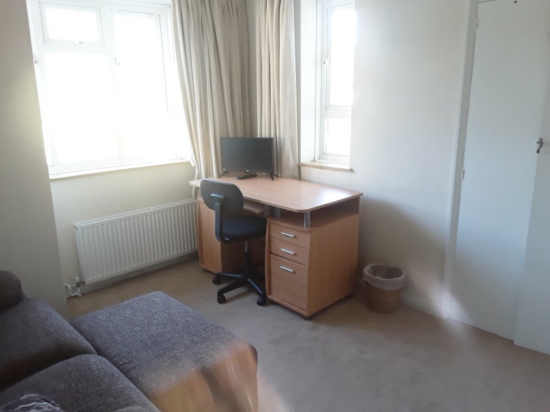 Room Whittington Road in Brentwood