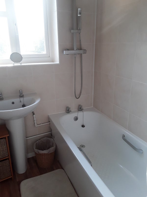 Room Whittington Road in Brentwood