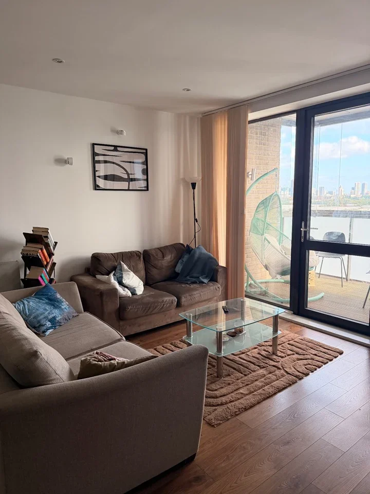 Room New Village Avenue in Greater London