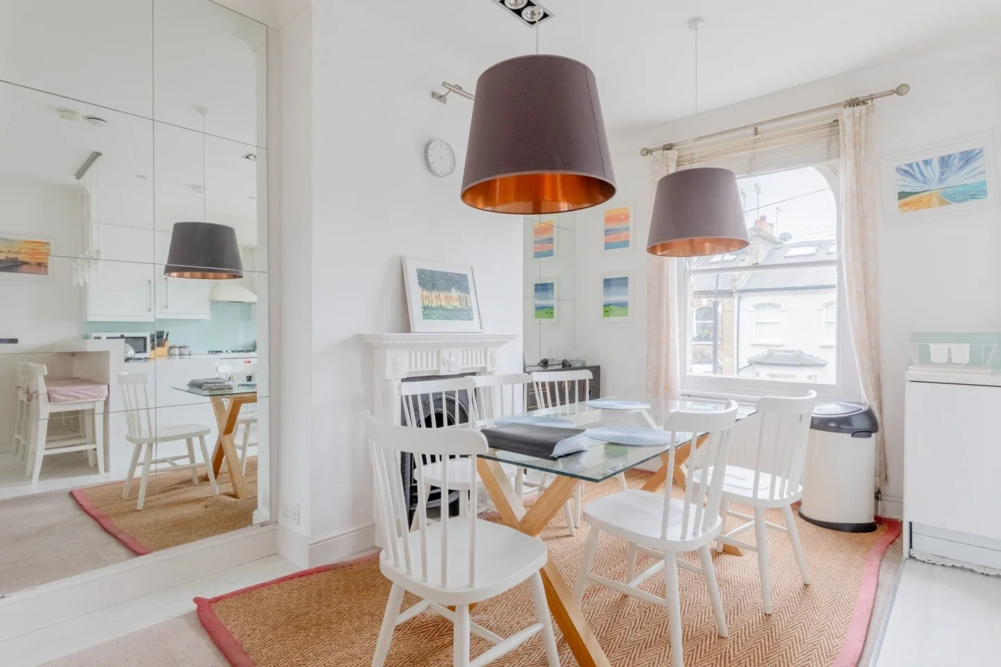 Flat Hannell Road in Greater London