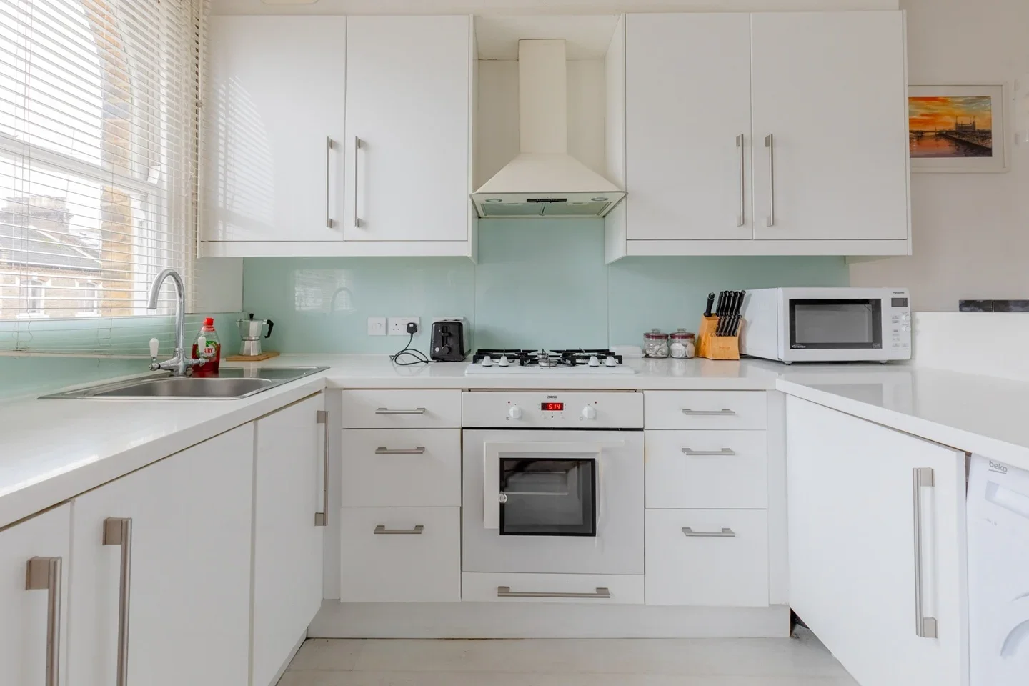 Flat Hannell Road in Greater London