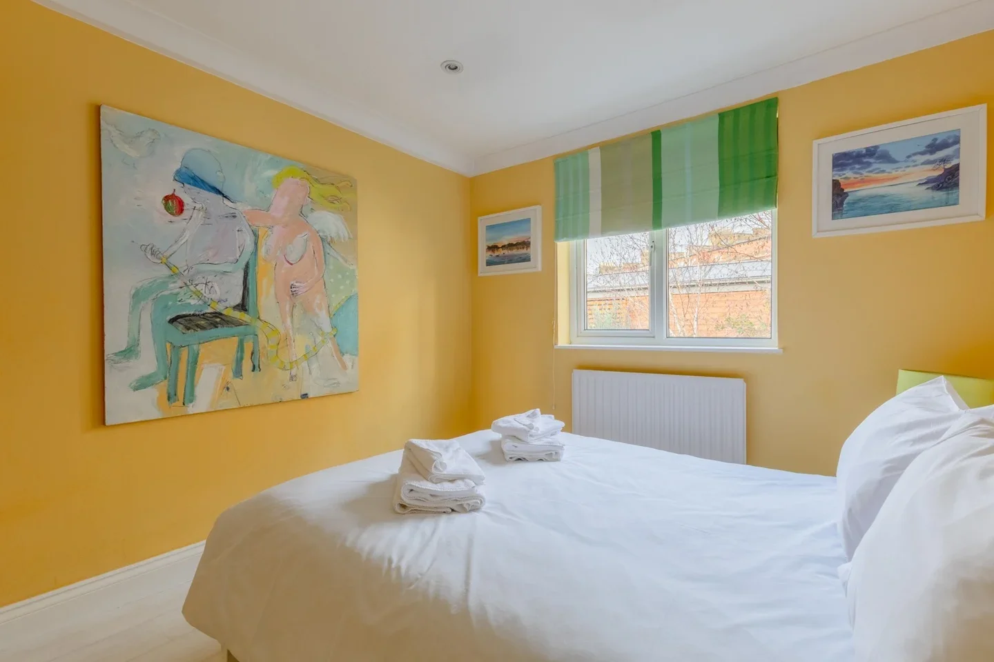 Flat Hannell Road in Greater London