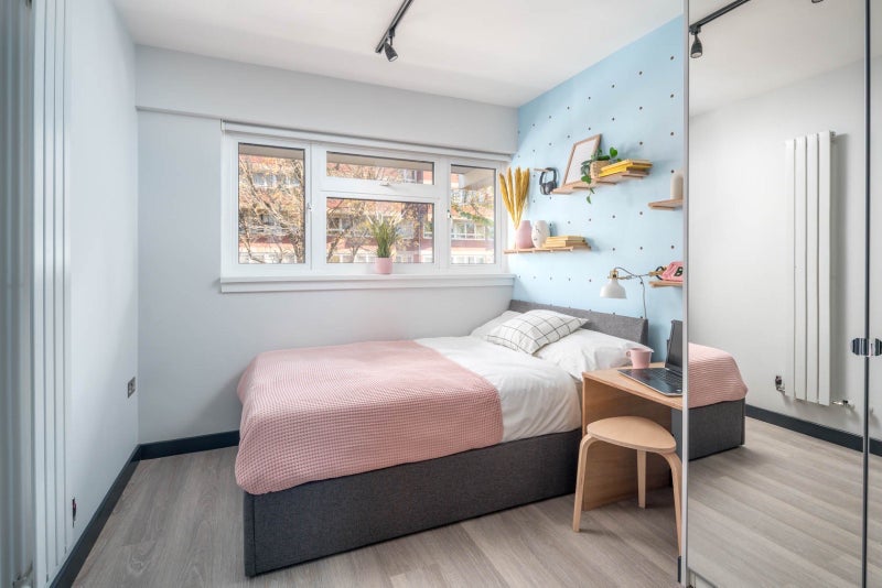 Room Winders Road in Greater London