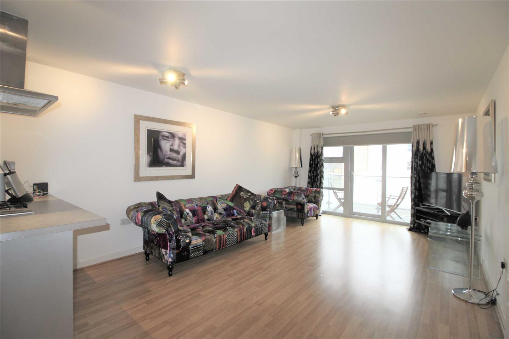 Flat Queen Mary Avenue in Greater London