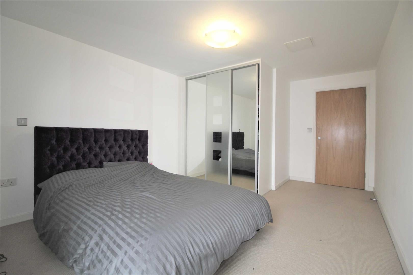 Flat Queen Mary Avenue in Greater London