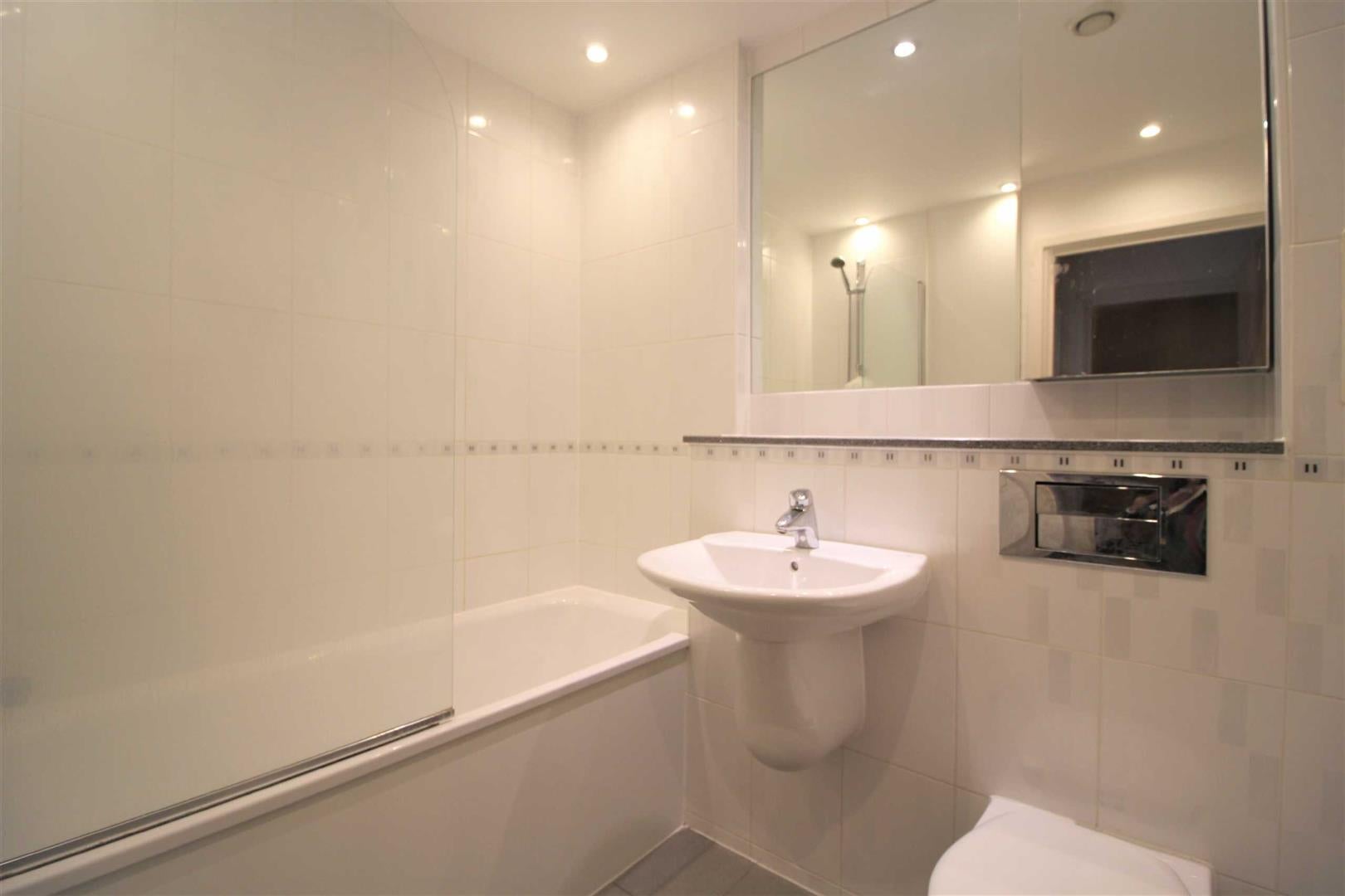 Flat Queen Mary Avenue in Greater London