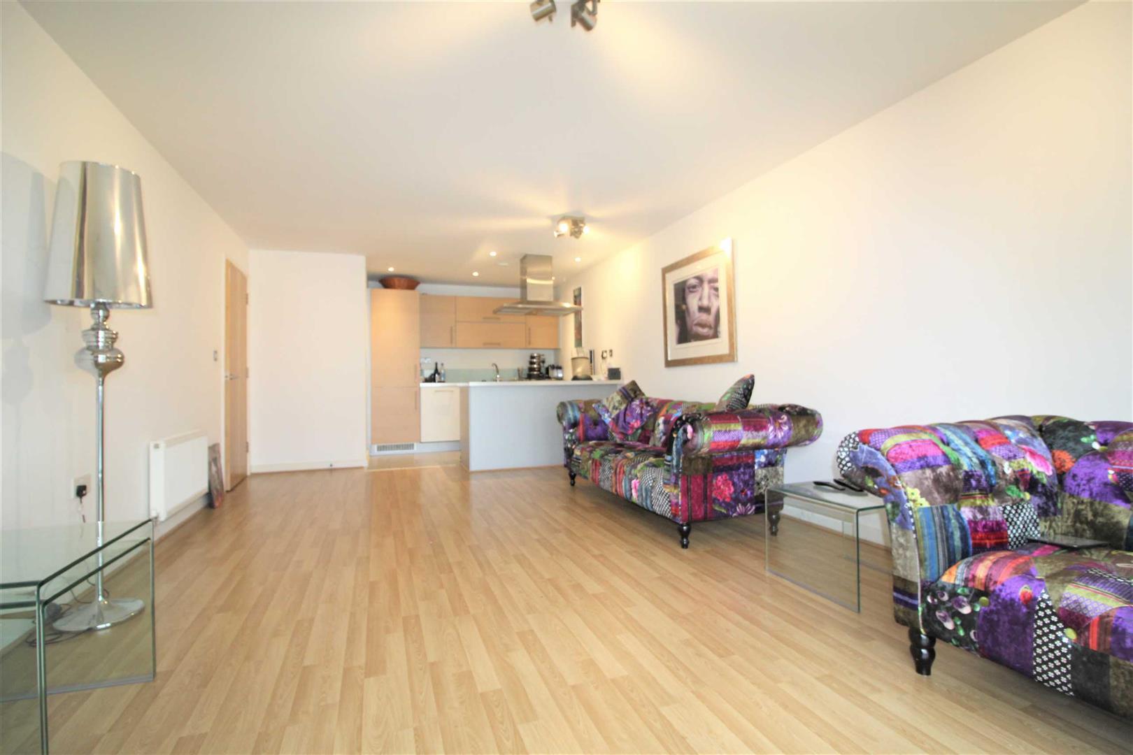 Flat Queen Mary Avenue in Greater London