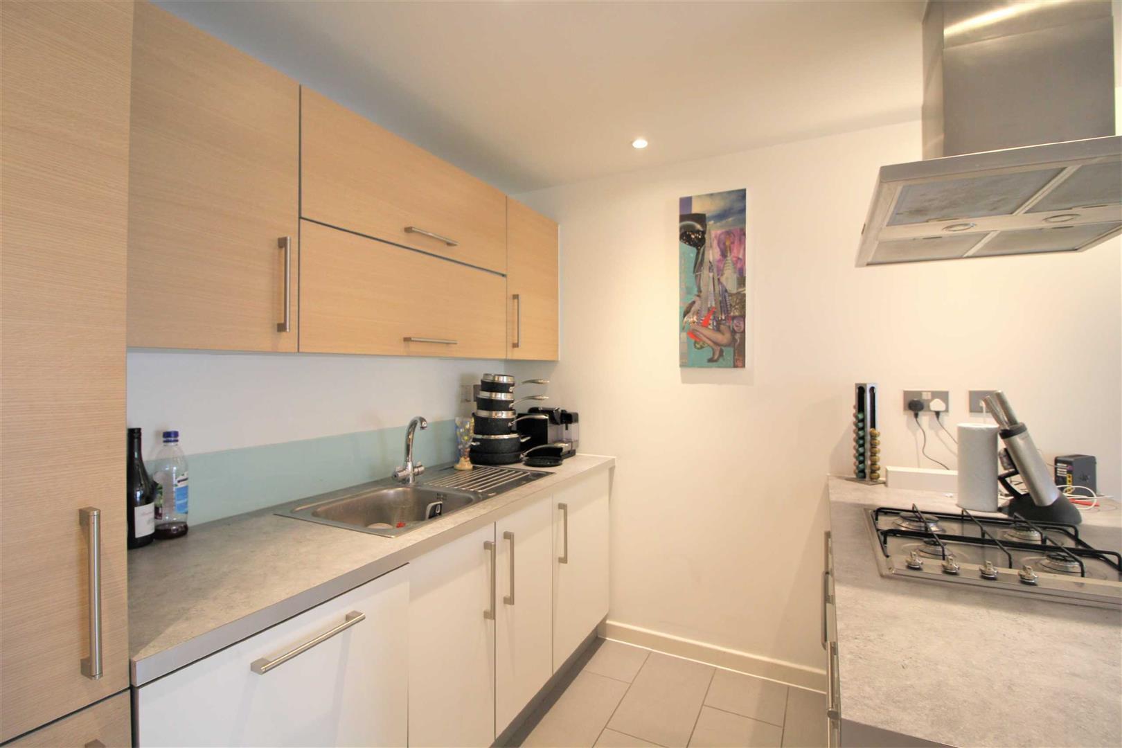 Flat Queen Mary Avenue in Greater London