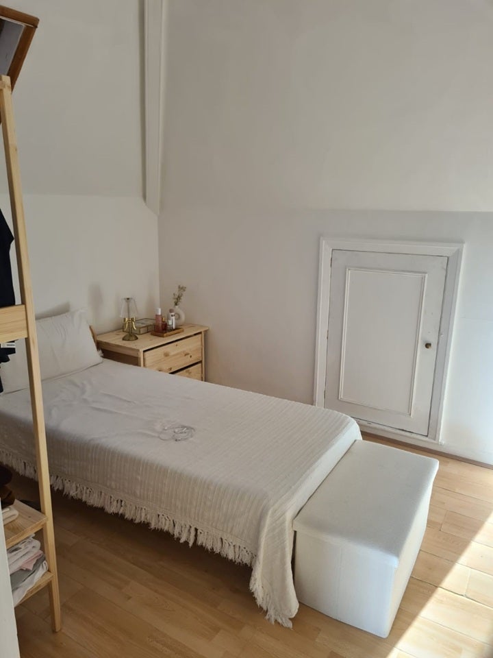 Flat Hervey Close in Greater London