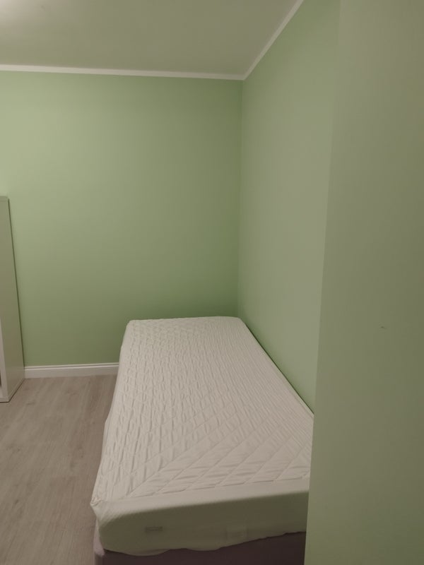 Room Chatburn Gardens in Rochdale