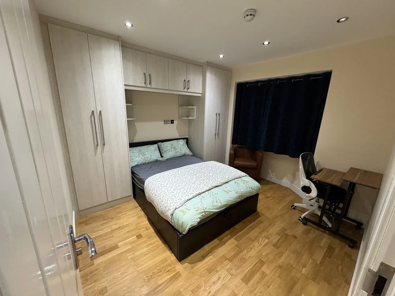 Room Stayton Road in Greater London