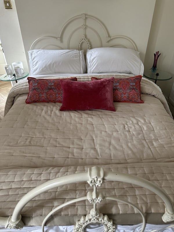 Room Bamford Road in Manchester