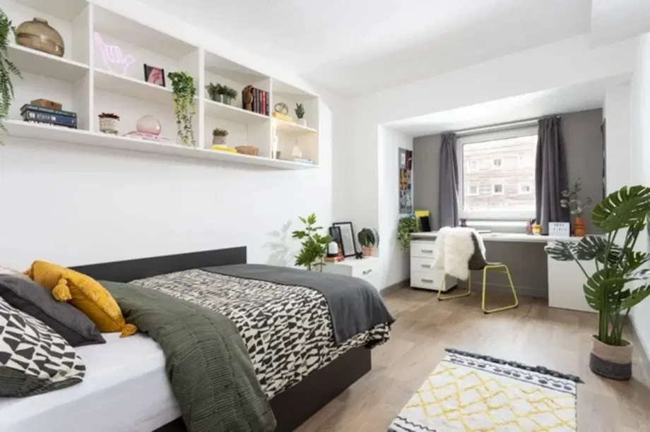 Room Rolls Crescent in Manchester