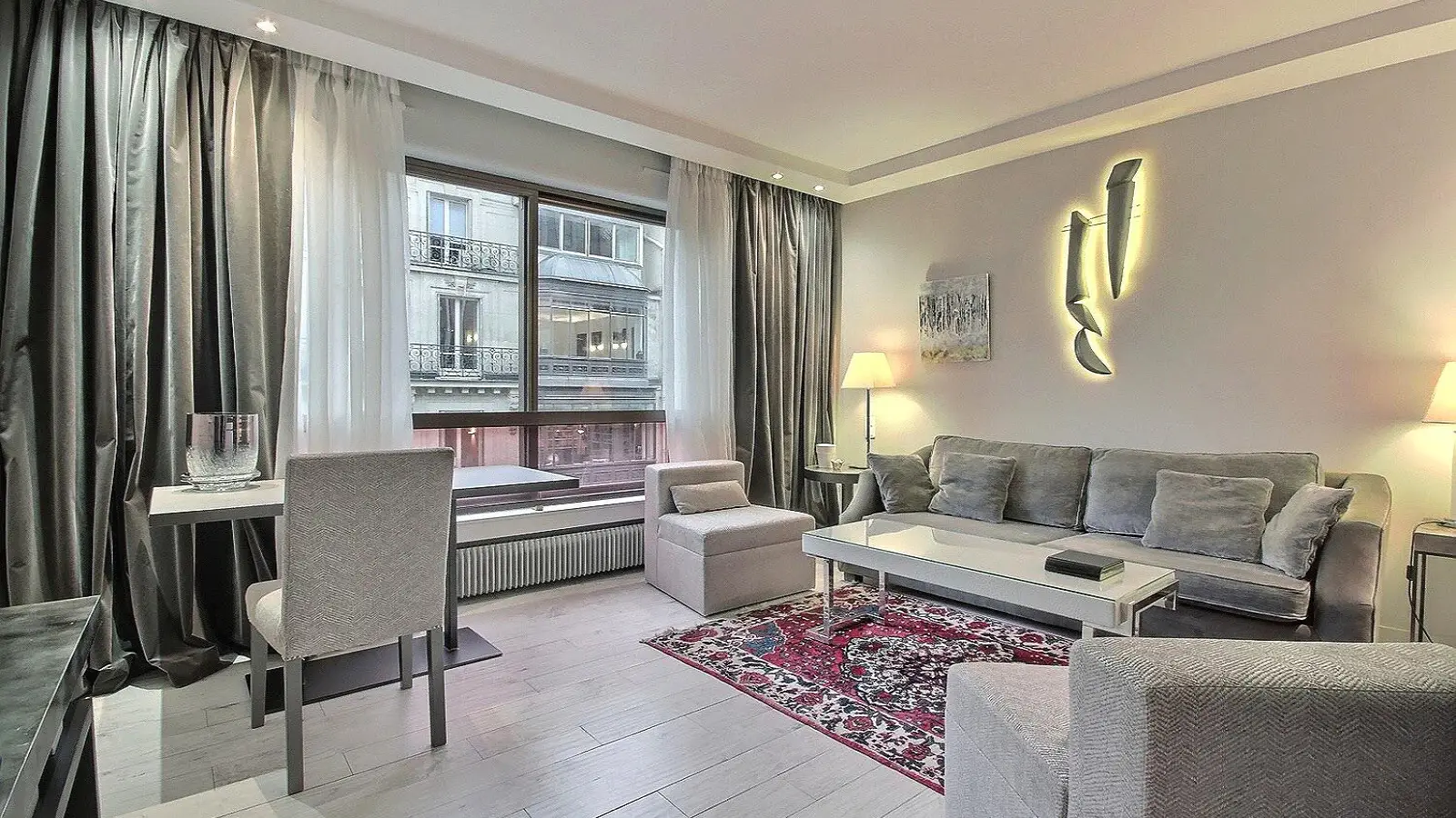 Appartement Rue de Berri à Paris