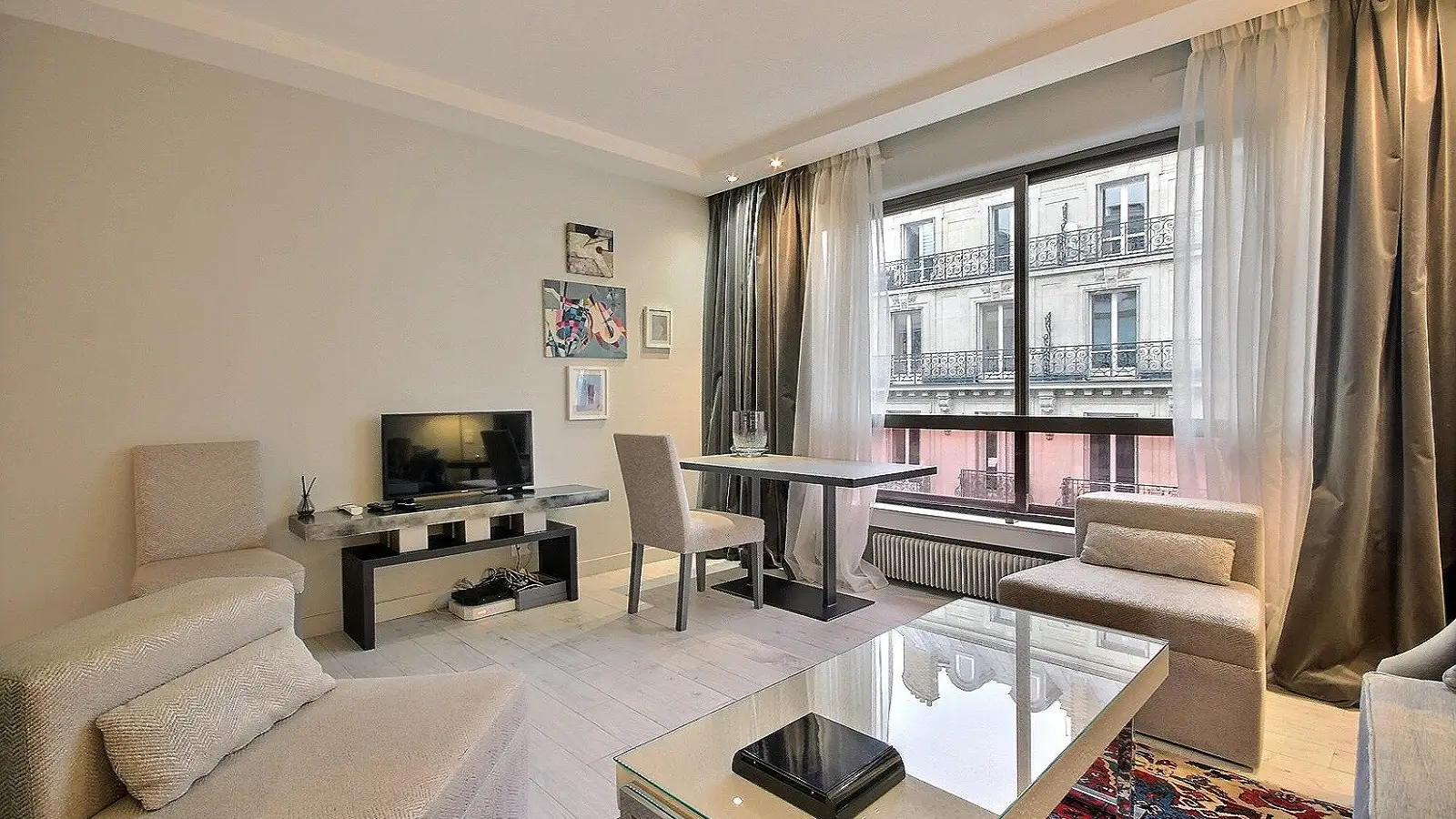 Appartement Rue de Berri à Paris