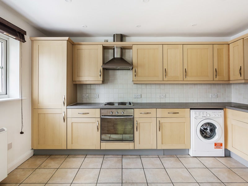 Flat Blackborough Close in Reigate