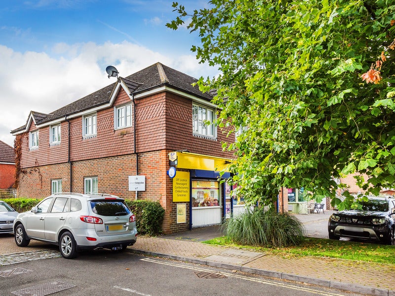 Flat Blackborough Close in Reigate