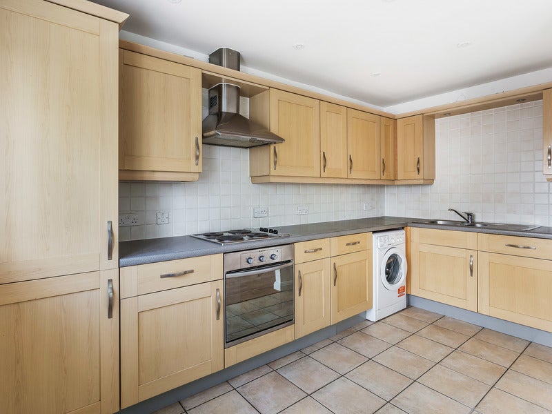 Flat Blackborough Close in Reigate