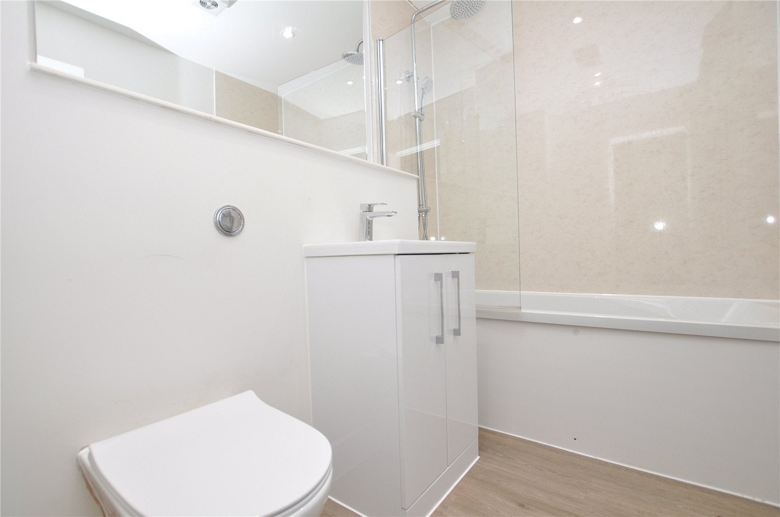 Flat Victoria Road in Rushmoor