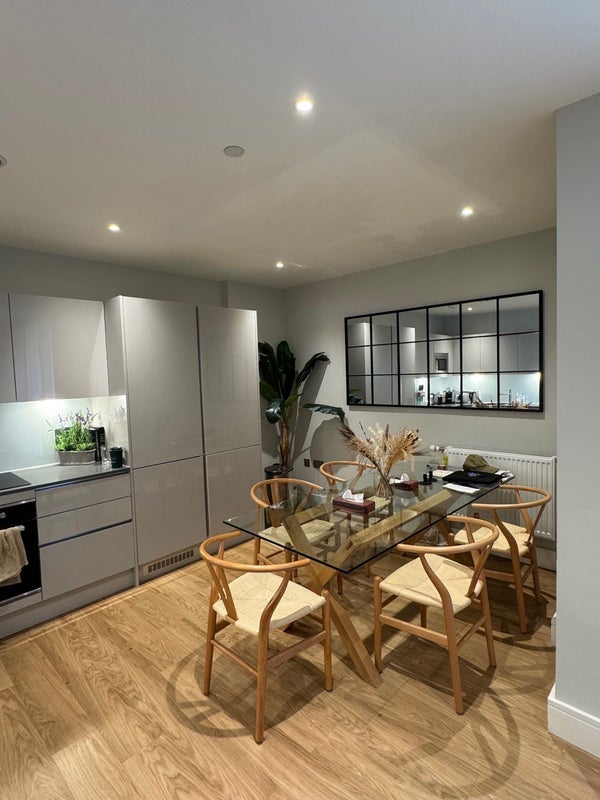 Room Plough Lane in Greater London