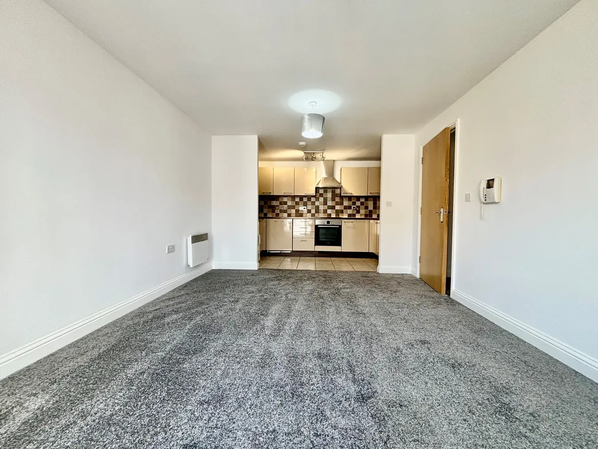 Flat Orchard Street in Rainham