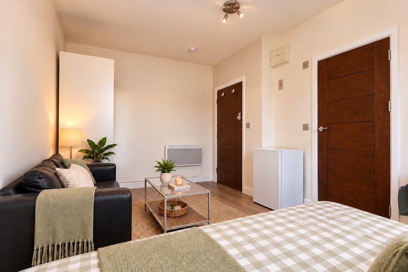 Room College Close in Greater London